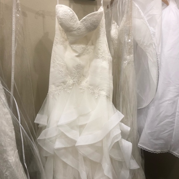 White one Barcelona size 16 never been altered - Picture 3 of 4